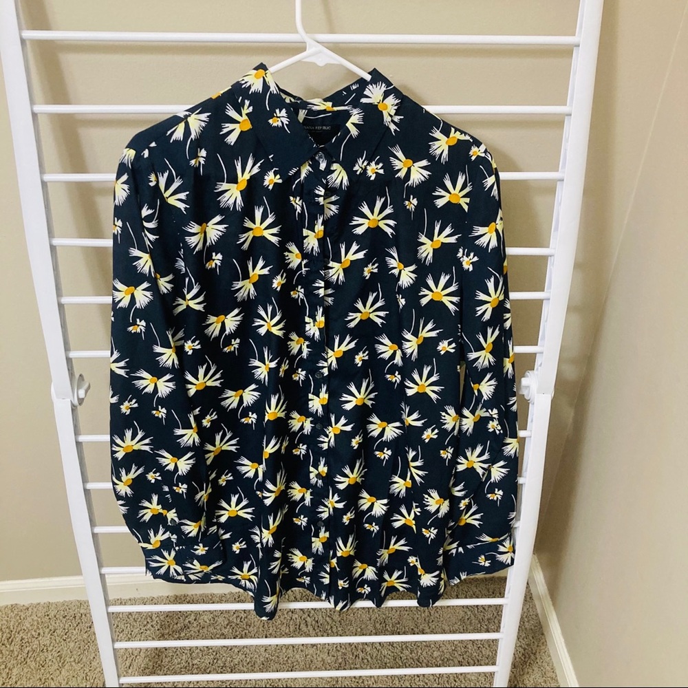 Lot: 4 16 Garments